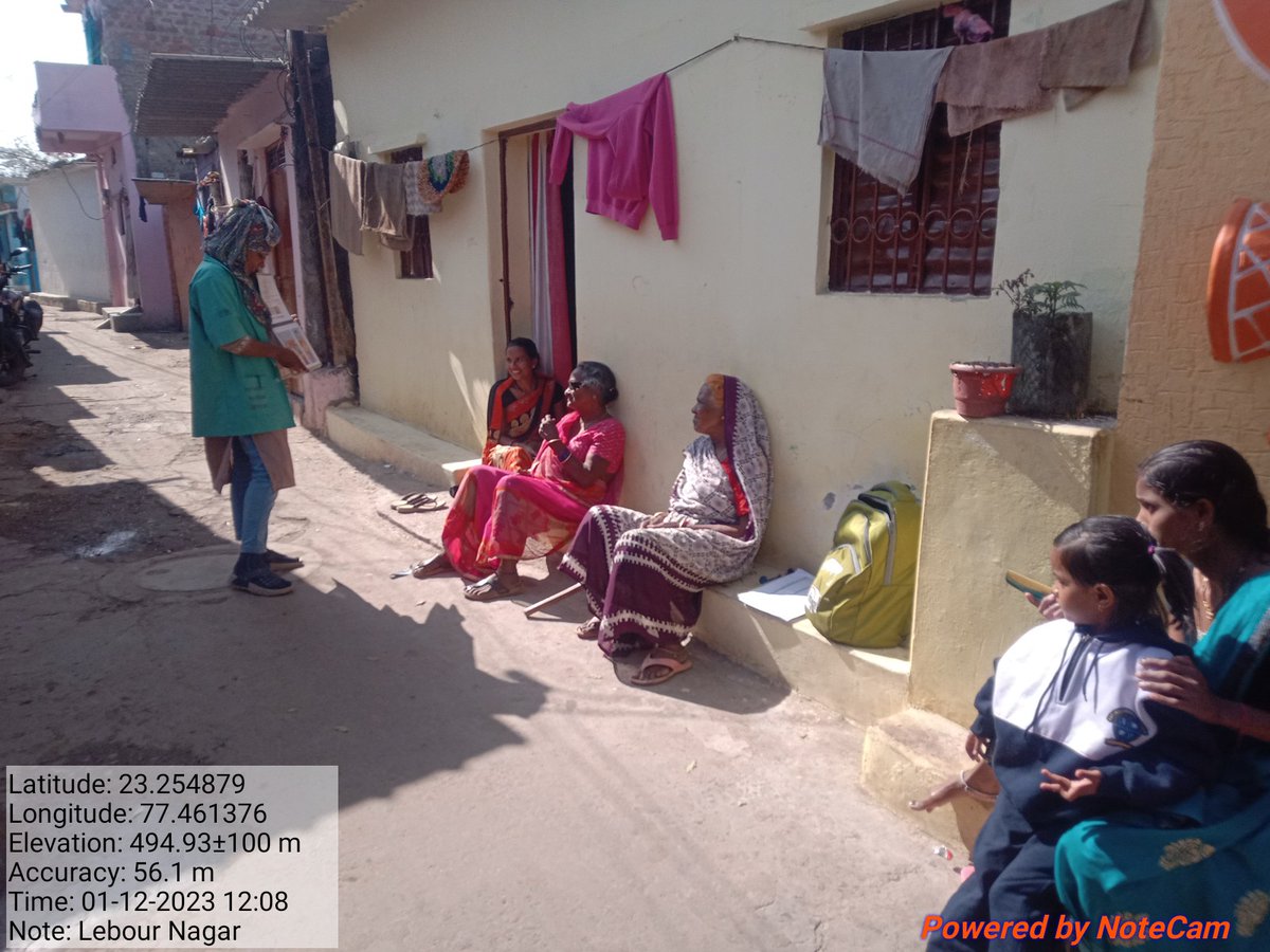 DhurveNee's tweet photo. Lebur colony word on 66me Malaria ki Jankari dete huye module ke duwara mahilo ko @santoshbhargav2 @sksomya @HimanshuJayswar https://t.co/52FsMqft9o
