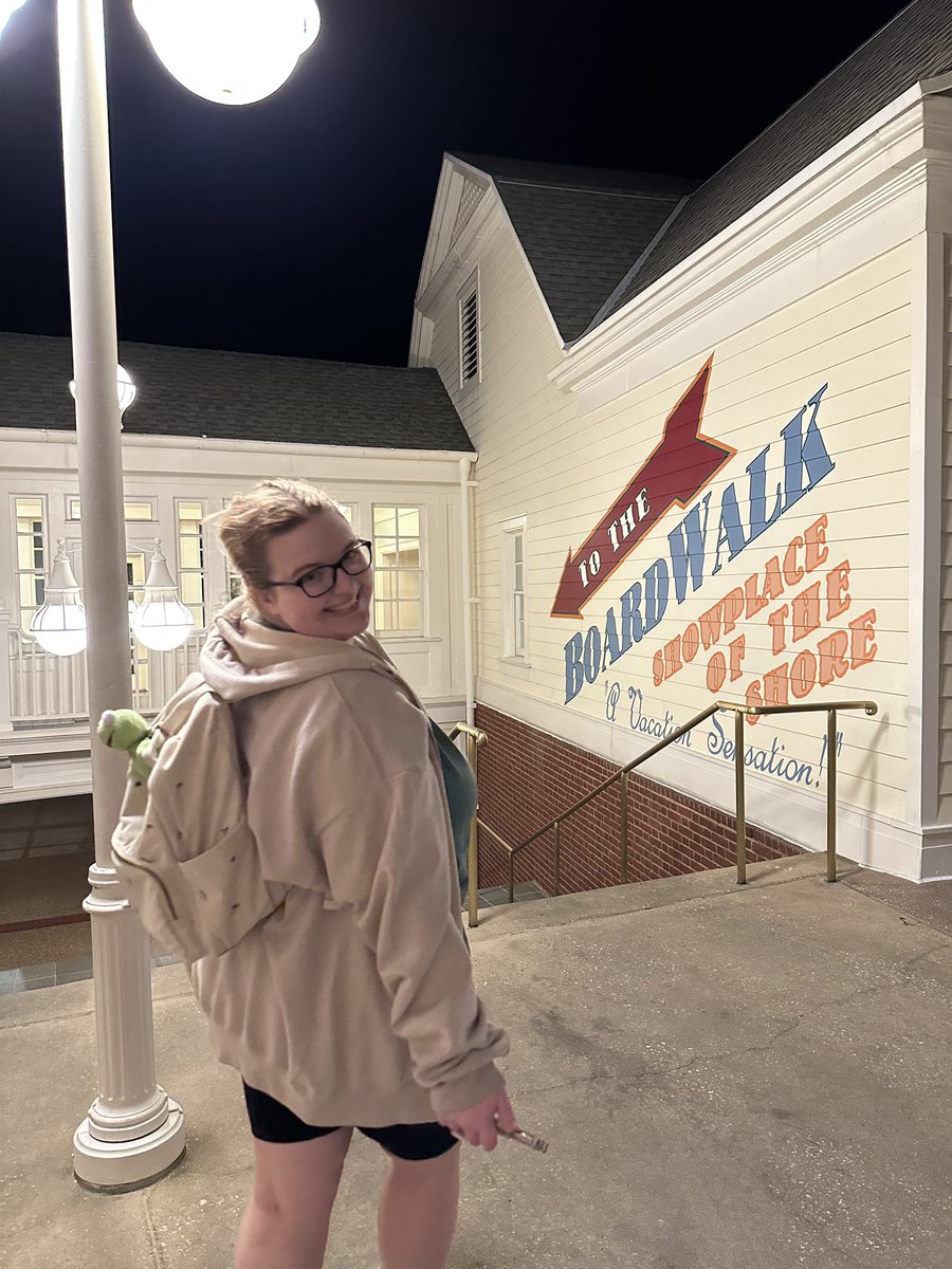 Dcp day 4- did some shoppin and resort hoppin, tried beaches and cream for the first time and explored the boardwalk. Grand ole time