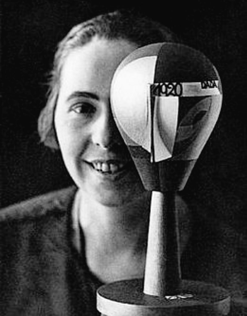 Letnapark's tweet photo. Sophie #Taeuber-Arp *19.1.1889 - 13.1.1943, #DADA, Künstlerin #WomensArt

Es war Sophie Taeuber, die mir durch ihre klare Arbeit &amp; ihr Leben den Weg zeigte. In ihrer Welt steht Oben &amp; Unten, Helligkeit &amp; Dunkelheit, Ewigkeit &amp; Vergänglichkeit in weisem Gleichgewicht. H. #Arp https://t.co/1kNqQH2LAr