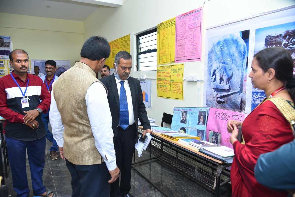 DCTE_Karnataka's tweet photo. #DCTE #NAAC
ಜನವರಿ 4 ಮತ್ತು 5 ರಂದು ಹರಿಹರ ಸರ್ಕಾರಿ ಪ್ರಥಮ ದರ್ಜೆ ಕಾಲೇಜು ನ್ಯಾಕ್ ಮೌಲ್ಯಮಾಪನಕ್ಕೆ ಒಳಪಟ್ಟು CGPA 2.7 ಅಂಕಗಳನ್ನು ಗಳಿಸಿ ಬಿ+ ಗ್ರೇಡ್ ಪಡೆದುಕೊಂಡಿದೆ.
ಈ ಹಿನ್ನೆಲೆಯಲ್ಲಿ ಕಾಲೇಜಿನ ಪ್ರಾಂಶುಪಾಲರು, ಬೋಧಕ-ಬೋಧಕೇತರ ಸಿಬ್ಬಂದಿ ಮತ್ತು ವಿದ್ಯಾರ್ಥಿಗಳನ್ನ�� ಕಾಲೇಜು ಮತ್ತು ತಾಂತ್ರಿಕ ಶಿಕ್ಷಣ ಇಲಾಖೆ ಅಭಿನಂದಿಸುತ್ತದೆ https://t.co/pzQ35MojAr