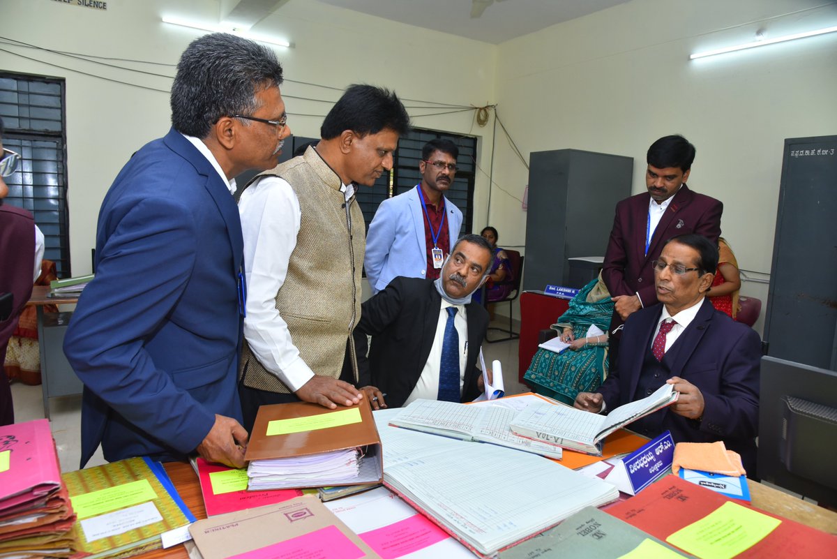 DCTE_Karnataka's tweet photo. #DCTE #NAAC
ಜನವರಿ 4 ಮತ್ತು 5 ರಂದು ಹರಿಹರ ಸರ್ಕಾರಿ ಪ್ರಥಮ ದರ್ಜೆ ಕಾಲೇಜು ನ್ಯಾಕ್ ಮೌಲ್ಯಮಾಪನಕ್ಕೆ ಒಳಪಟ್ಟು CGPA 2.7 ಅಂಕಗಳನ್ನು ಗಳಿಸಿ ಬಿ+ ಗ್ರೇಡ್ ಪಡೆದುಕೊಂಡಿದೆ.
ಈ ಹಿನ್ನೆಲೆಯಲ್ಲಿ ಕಾಲೇಜಿನ ಪ್ರಾಂಶುಪಾಲರು, ಬೋಧಕ-ಬೋಧಕೇತರ ಸಿಬ್ಬಂದಿ ಮತ್ತು ವಿದ್ಯಾರ್ಥಿಗಳನ್ನ�� ಕಾಲೇಜು ಮತ್ತು ತಾಂತ್ರಿಕ ಶಿಕ್ಷಣ ಇಲಾಖೆ ಅಭಿನಂದಿಸುತ್ತದೆ https://t.co/pzQ35MojAr