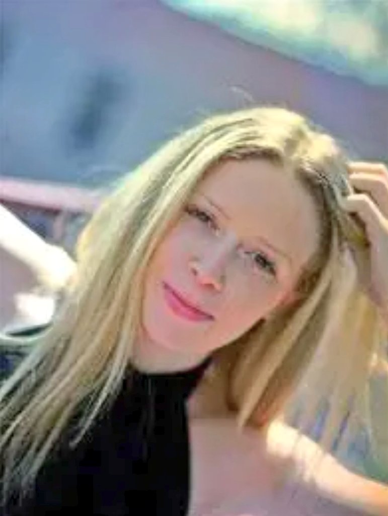 ginn233's tweet image. #natashalyonne #sogorgeous #90sicon 🔥 🔥