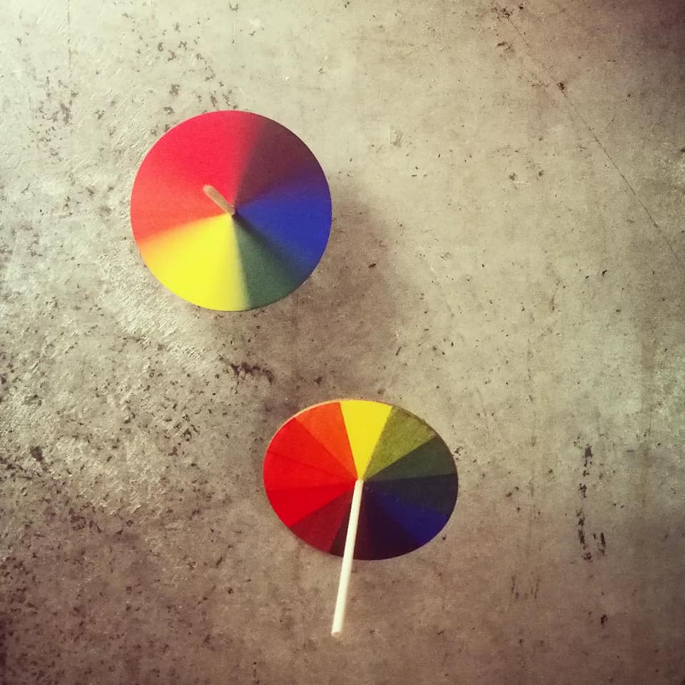Maushaus_Arq's tweet photo. Color bauhausler!! #arkitekturalaborategia @eai_iae_ #johannesitten #joshephalbers #ludwighirschfeldmack #mezclasdecolor #ruedasdecolor #primarios #secundarios #terciarios #peonzas #color #energia #radiacion
#complementarios #teoriadecolor #contraste #armonia https://t.co/Yfhvw7WaHi