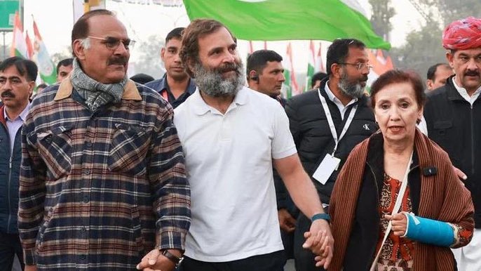 TheFactFindr's tweet photo. @DivaJain2 Oh someone pointed out that this gentleman joined #BharatJodaYatra a few days ago. #FatalMistake ! https://t.co/EdABxAL7ot