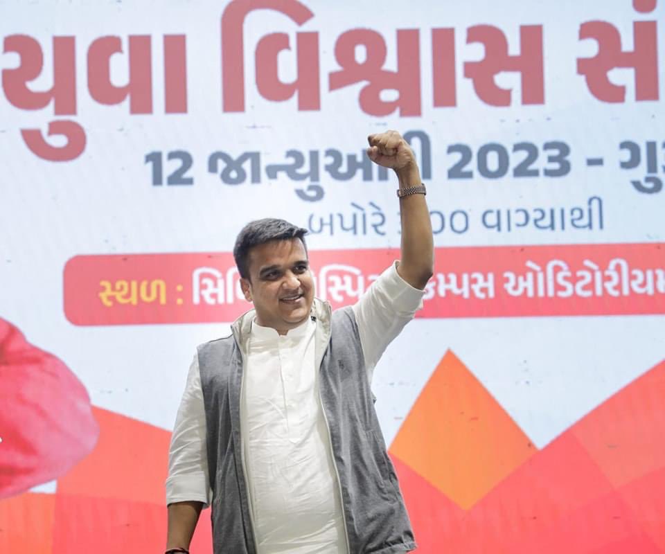 Vishal_Gajjar_'s tweet photo. સ્વામી વિવેકાનંદજી ની જન્મજયંતિ #NationalYouthDay નિમિતે રાજ્યના યુવા અને બાહોશ ગૃહરાજ્યમંત્રી શ્રી @sanghaviharsh જીની પ્રેરક ઉપસ્થિતિમાં અને બોર્ડ ના સ્ટેટ કો-ઓર્ડીનેટર શ્રી @ikaushaldave ના નેતૃત્વ માં @svgrybguj દ્વારા 'યુવા વિશ્વાસ સંમેલન' યોજાયું જેમા સંયોજકો ઉપસ્થિત રહ્યા https://t.co/9O4UYs6RzB