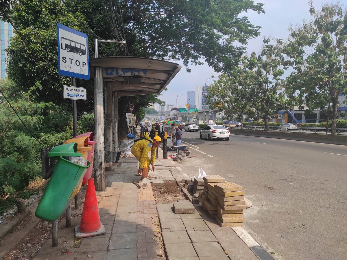 6Physical's tweet image. #Pedestrian #jakarta