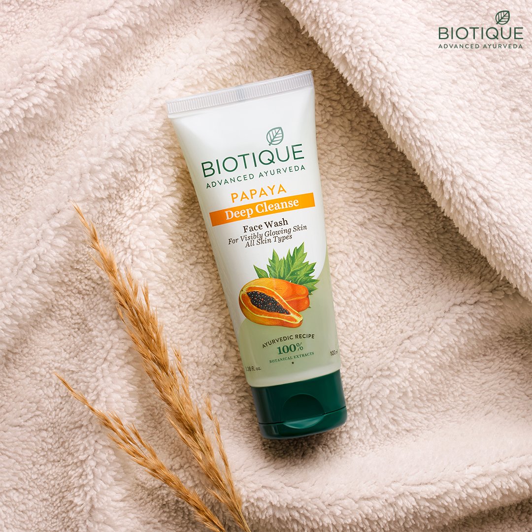 Biotique_World's tweet photo. A cleanse, deeper than your deep conversations 👀 ​
Papaya face wash takes your skincare routine to a whole new level as it deep cleanses and de-tans, leaving you with flawless skin in 3 days. ​
Go grab yours today! Link in bio.​
#Biotique #AdvancedAyurveda #SuperstarSkin https://t.co/IhE2EUFXmk