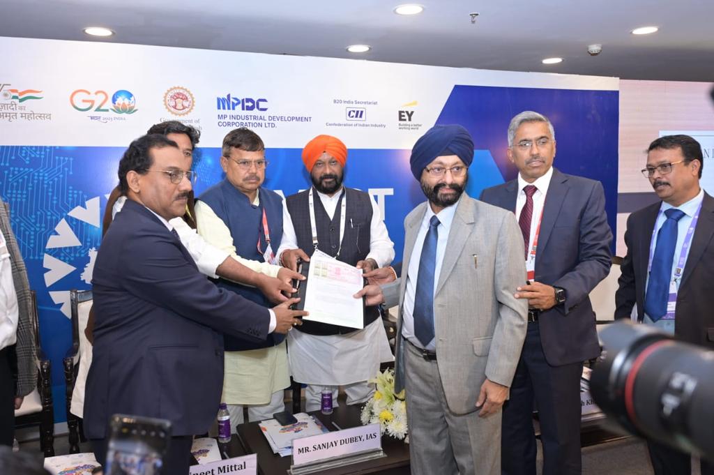 #InvestMPGIS 2023 has witnessed intention to investments worth 75 billion USD. #Renewable Energy sectoral session highlighted MP’s RE growth story, MoUs worth Rs 1,000 cr in RE sector and insights from industry leaders for future RE opportunities in the state.
<a href="/CMMadhyaPradesh/">Chief Minister, MP</a>