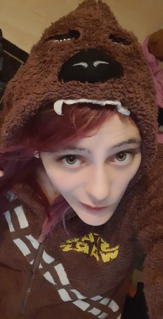 Myrna_Mii's tweet photo. 5 hours work left then I finally have weekend π€©
#wookie #workingfromhome #theweekendisnear #fridaymorning #selfie #starwars https://t.co/KNxUXMJ1Ae