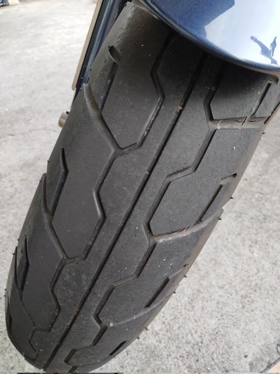 shinzenOKADA's tweet photo. さあ、ようやくタイヤ交換である。
これまでの白バイ御用達の
ダンロップK505から、
メッツラーのZ8Mインタラクトに。
想定していた予算以下で、これまで以上の良いタイヤに。
色々考え、探してくれたタイヤ屋さんの提案に感謝である。
#メッツラー
#Z8M
#K505 https://t.co/Z20cffqW3H