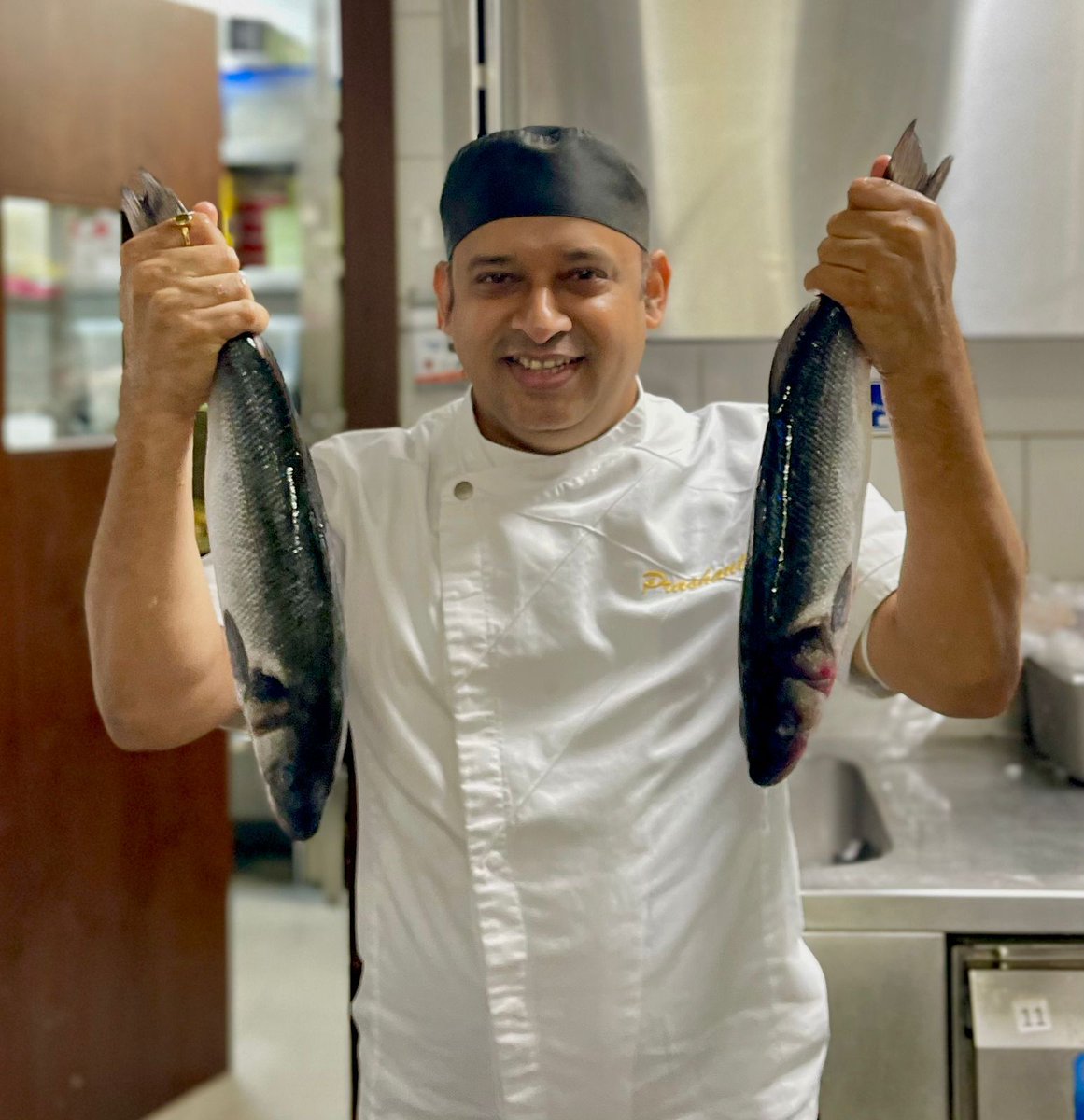 PrashantC1815's tweet photo. ๐ ๐๐ฟ๐ฒ๐๐ต ๐๐ถ๐๐ต!! Always inspect the fresh produce for the tastiest outcome.
#dubairestaurants #dubaifood #dubaifoodie #chef #prashantchipkar https://t.co/1fMILeqbUC