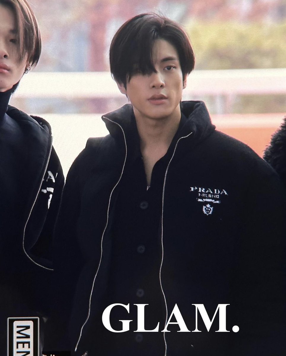 jongseongnist's tweet photo. god rlly spent a lot of time sculpting jake’s facial structure BECAUSE. https://t.co/S70RagBdkT