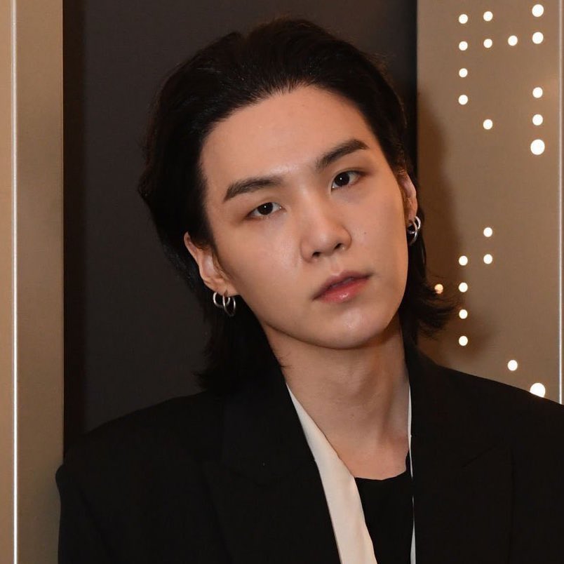 hourIysuga's tweet photo. this look >> https://t.co/wZWYgbnHnr