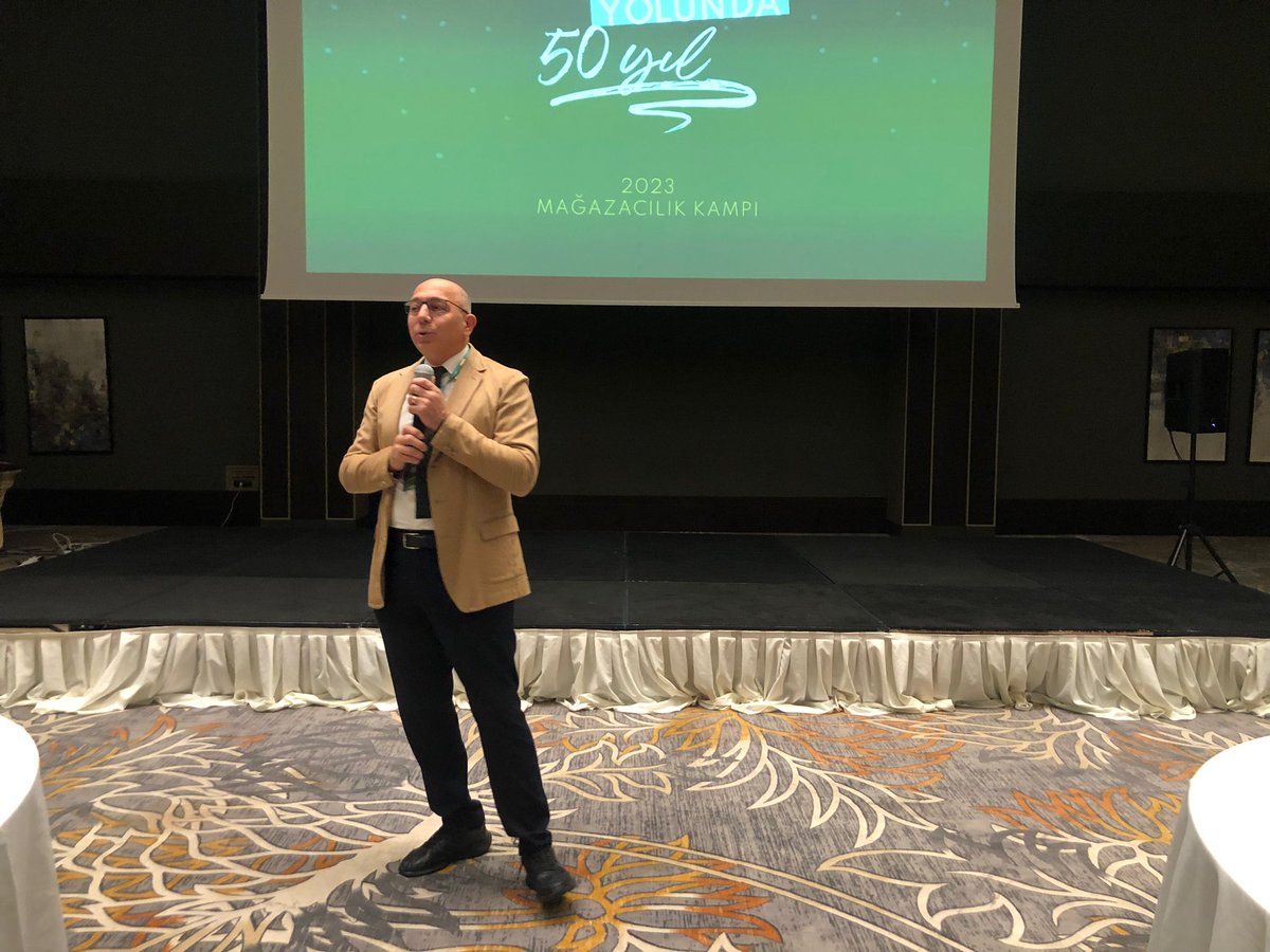 emsan's tweet image. Emsan Mağazacılık Kampı 2023 ikinci gününde. Güne Emsan Genel Müdürü Hakan Zihnioğlu’nun  açılış konuşmasının ardından, Emsan Perakende Mağazacılık Bölge Müdürü Adem Çınar’ın değerlendirmeleri ile başladık.