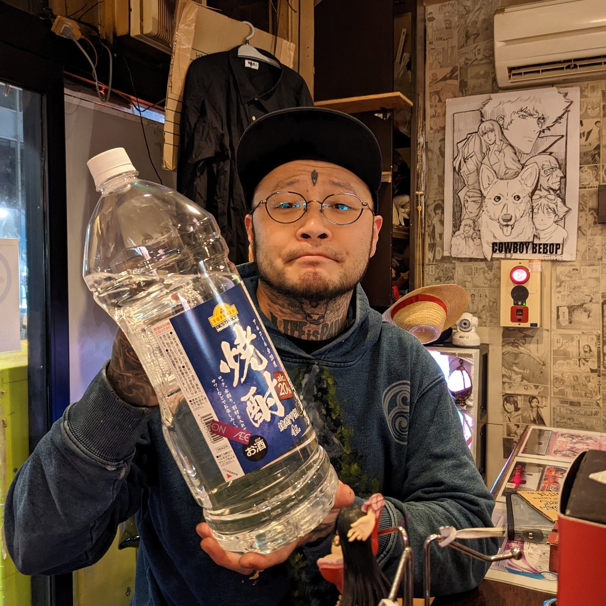 akimitsume's tweet photo. 本日１月13日の華金は、ワタクシ三つ目のアキこと#akimitsumeがとれじゃーのバーカンに立っオリヤンす。何時もとは一味違うとれじゃーで、華金の夜を楽しみませんか?

18時から開いてまーす♪
@treasuresapporo https://t.co/L2dJqiIECm