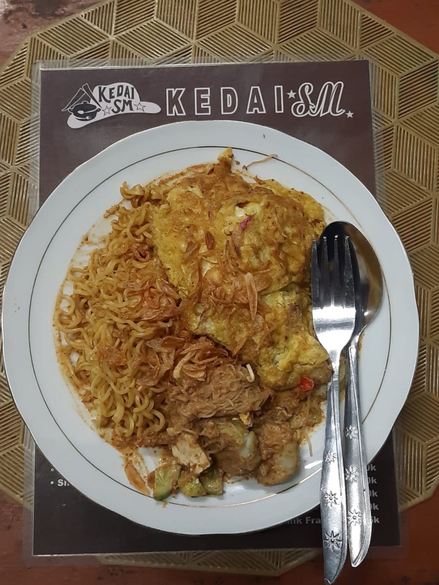 Makan dlu kita (@ Kedai SM in South Tangerang, Banten) swarmapp.com/c/lUyBtUuPRX0
