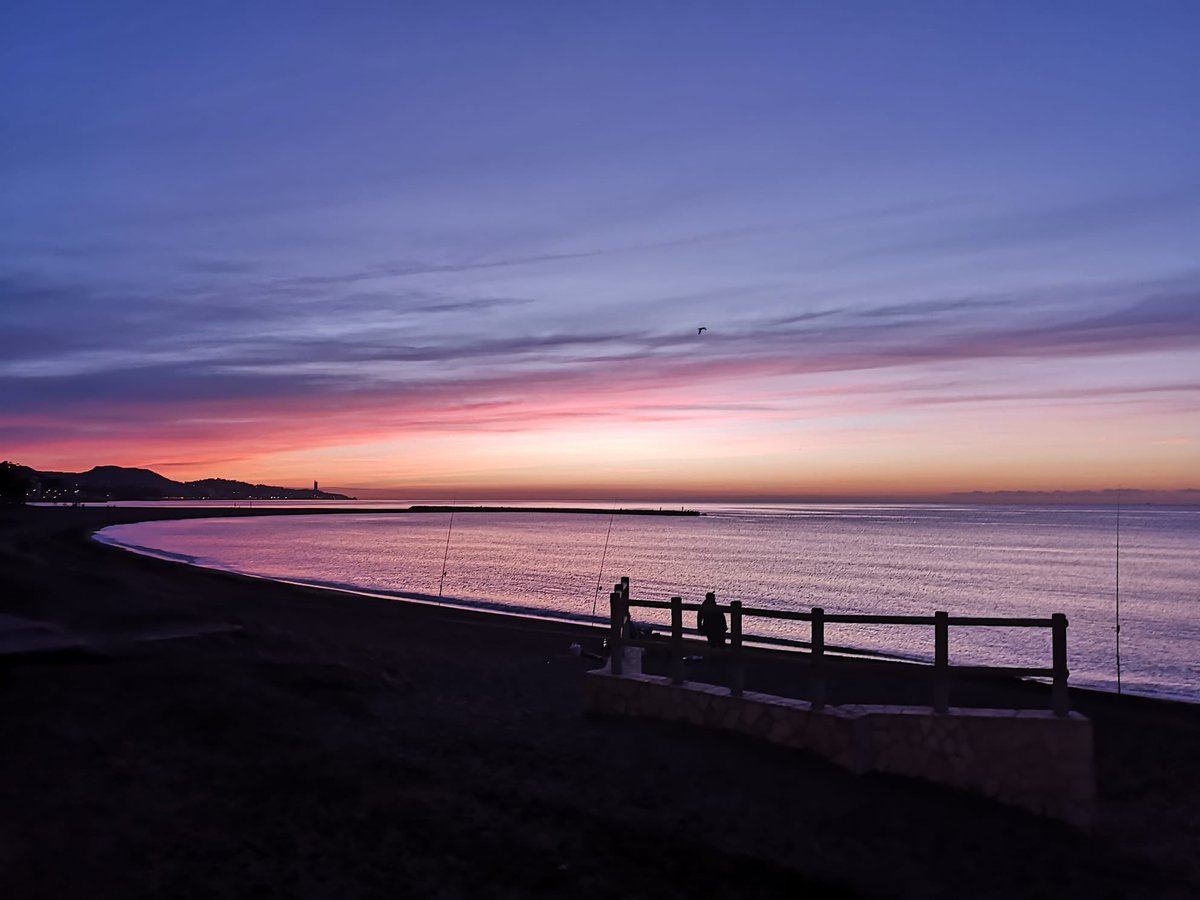 Begotis's tweet photo. @tiempobrasero amanece en Málaga hoy 13 de enero. Foto hecha por mi madre en su caminata mañanera
📸 Belén Souviron https://t.co/bnQIpQK2xo