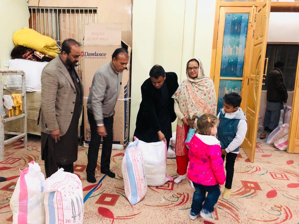 OfficialBCPP's tweet photo. Nadeem Raza Office Secretary BCPP distributed dry ration donated by the  Mir Sadaat Baloch President of Balochistan Council For Peace And Policy for the Christian Community of Zarghoonabad &amp; Youhanabad Nawa killi Quetta. https://t.co/iCE9nilxZe