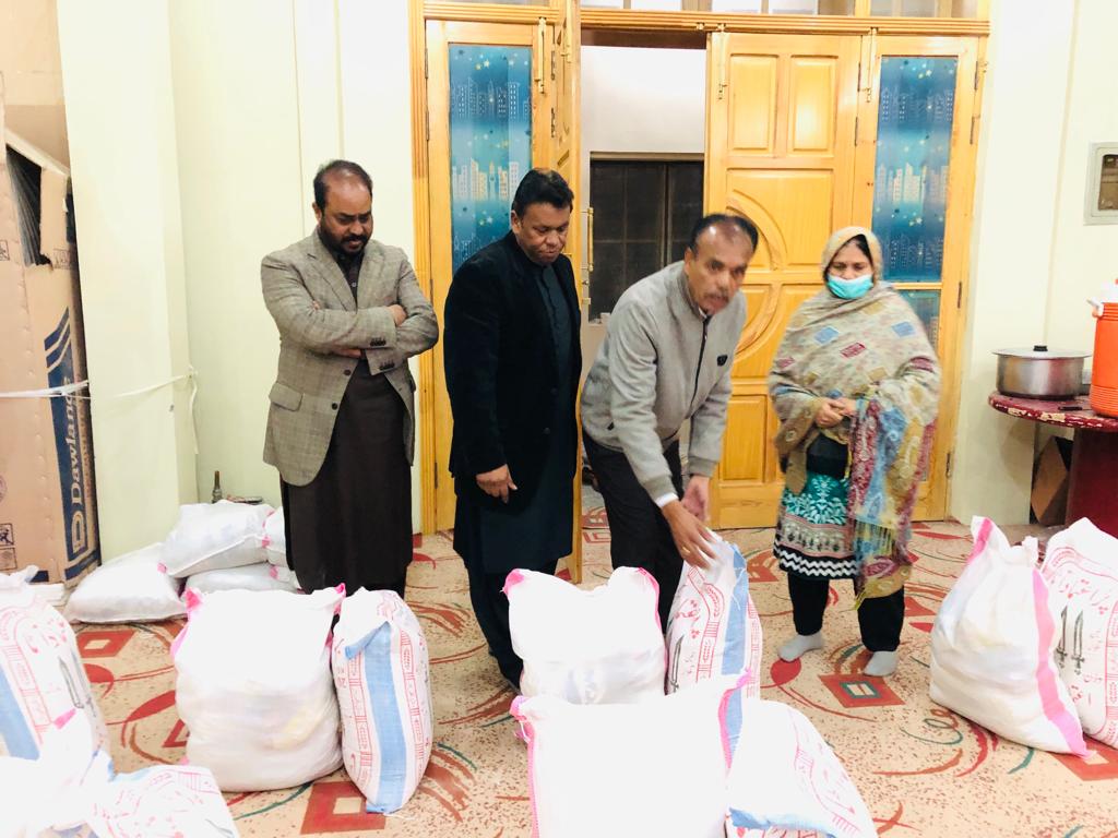 OfficialBCPP's tweet photo. Nadeem Raza Office Secretary BCPP distributed dry ration donated by the  Mir Sadaat Baloch President of Balochistan Council For Peace And Policy for the Christian Community of Zarghoonabad &amp; Youhanabad Nawa killi Quetta. https://t.co/iCE9nilxZe