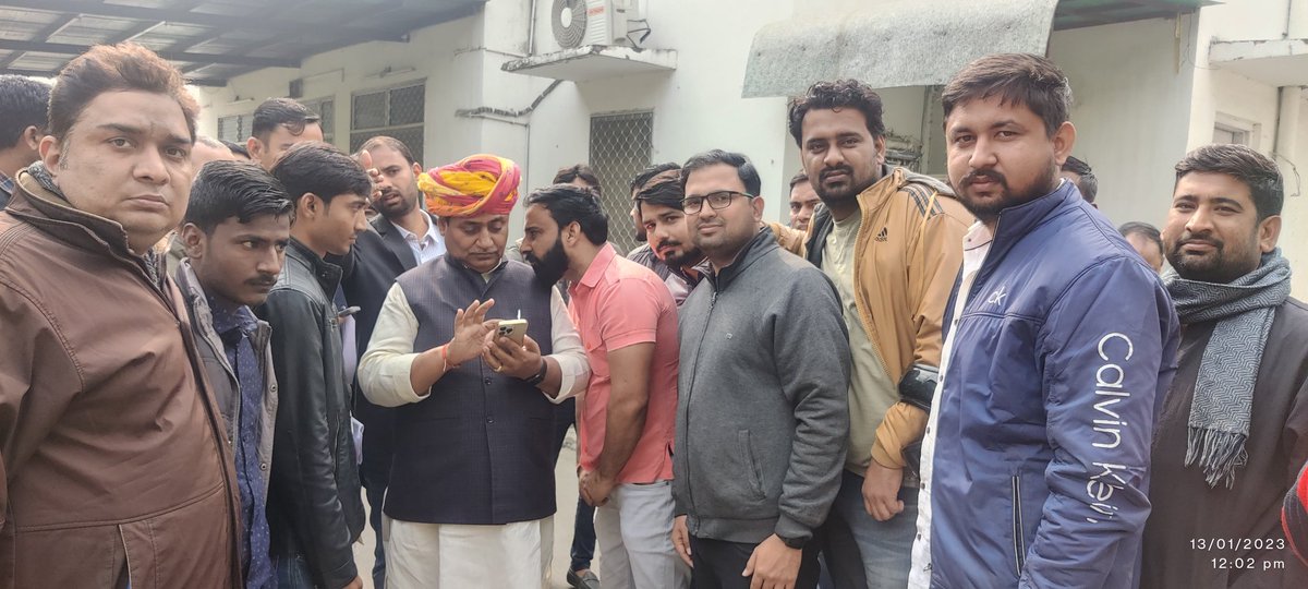 laxsagehlot's tweet photo. भरत बेनीवाल जी और राेहित भाई , चिराग भाई, कैलाश भाई, मोहित भाई , विपिन भाई ,अवि भाई एंव समस्त ज़यपुर टीम का तहे दिल से आभार 
आप सब आज गोविंद सिंह डोटासरा जी से मिलकर हमारी मांग को मजबूती दी
@bharatbeniwal_ @rohitwaliya17 @chirag1994199 @AviShar22081 @kailash5533 @Themohitdhakad https://t.co/EgbGinKRdb