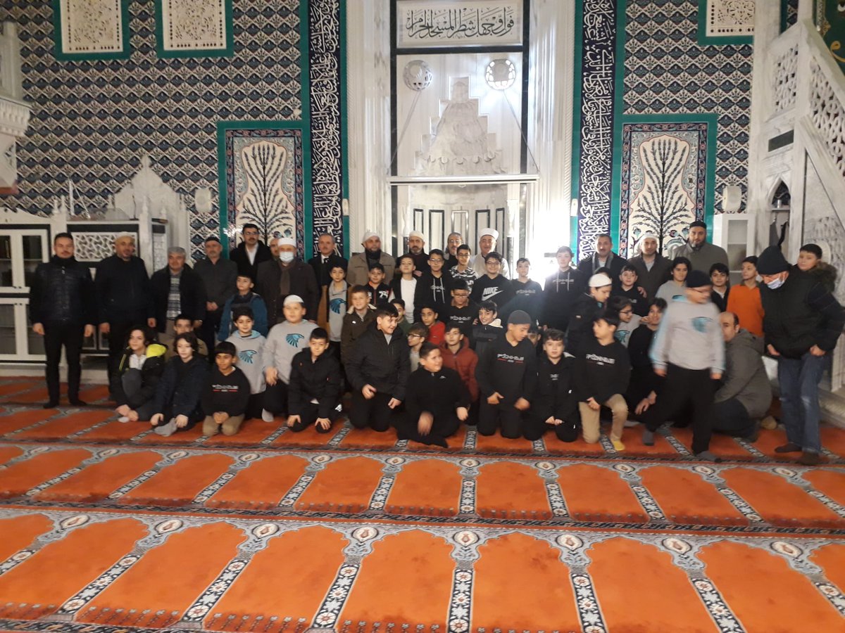 CorluMuftulugu's tweet photo. Sabah Namazı Gençlerle ve Çocuklarla Daha Güzel...
Bugün  Sabah Namazı Buluşması İlçe Milli Eğitim Müdürlüğünün desteği ile Furtini ve İsak Pinhas Ortaolu ve Şahinler Ortaokul öğrencilerinin katılımıyla Hz. Ebubekir Camii'nde gerçekleştirildi. https://t.co/s6illDLWRM