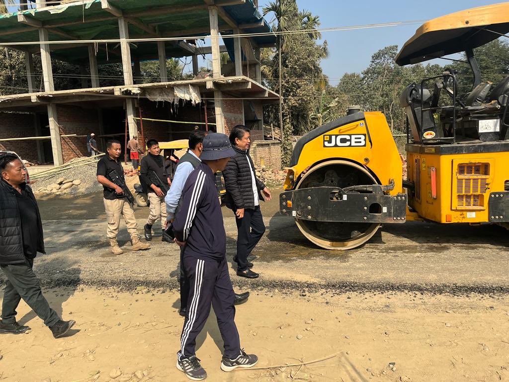 jacob_zhimomi's tweet photo. Inspected the road development works at referral bridge -Nagaunited village connecting niuland town approx 21km.
Lakhs of people commute this route daily for livelihood.
#Constituencyupdates
@narendramodi
@blsanthosh https://t.co/oFlVVotE7c