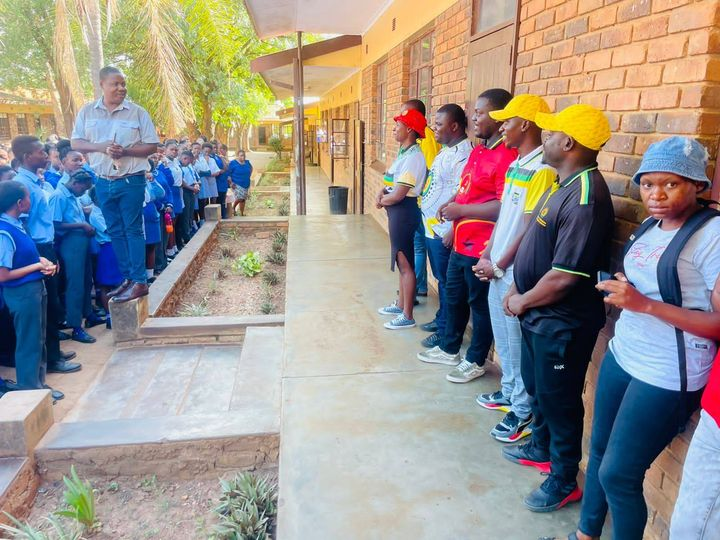 _cosatu's tweet photo. #COSATU affiliated trade unions and #PYA were on the ground in various communities encouraging learners to go to school during the #RighttoLearnCampaign. 
@Powerfm987 #Back2SchoolCampaign @DBE_SA @UNESCO @_cosatu https://t.co/wn6uZVp1tY