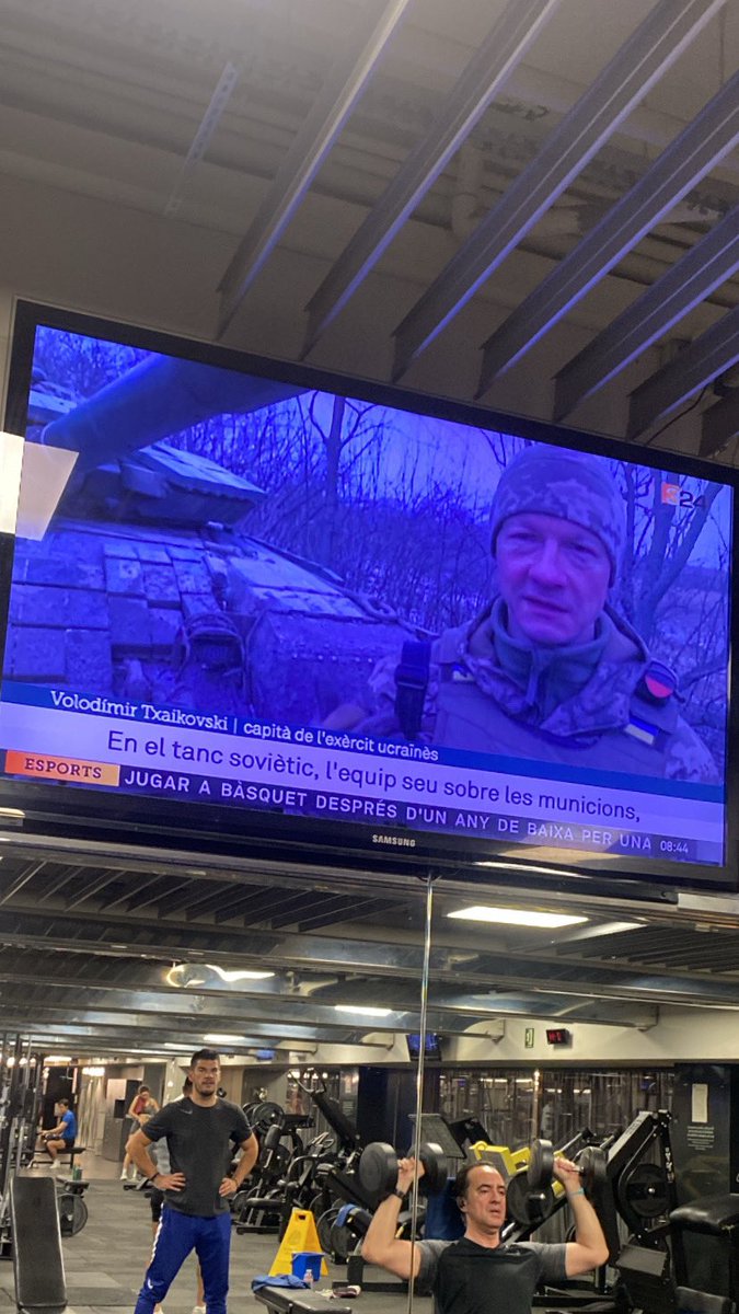 flarriba3's tweet photo. Estan entrevistant a soldats ucrainesos i de moment no he vist a cap dona, soposo que aqui no s’aplica el 40% de plaçes reservades a dones com si que es fa als @bomberscat https://t.co/JXGjV98URF