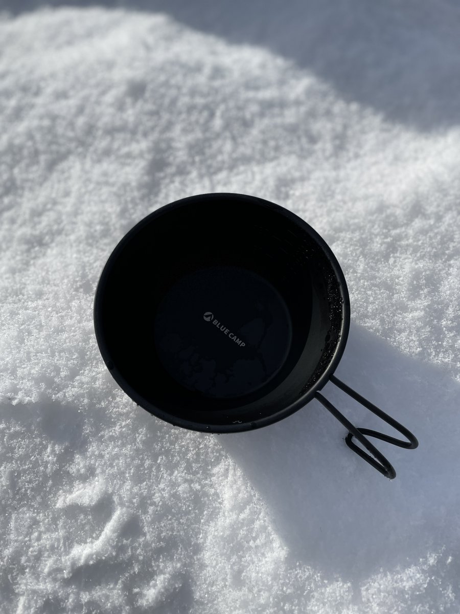 Grandex_SHOP's tweet photo. BLUE CAMPシリーズ、ブラックカラーは性別問わずおすすめできます❄️
直火OKの優秀シェラカップ、弊社イチオシです☞https://t.co/pEhni93c6x
#bluecamp #シェラカップ https://t.co/37ZvlhLJTW