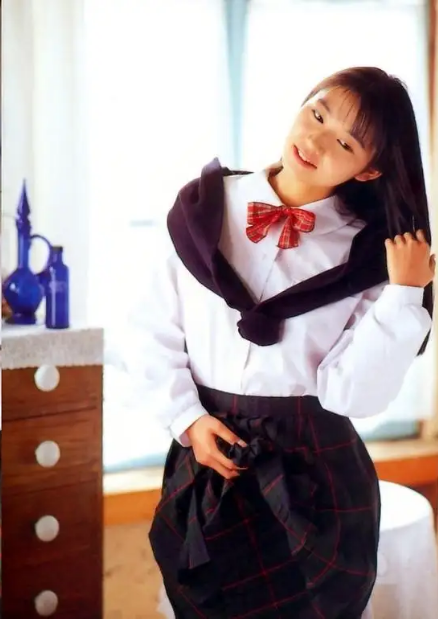 aierwen112's tweet photo. 御藤静 评分：9.4
她是“今古通用型美人”， 容貌清秀，身材完美，18岁就开始出道，在出了20来部片子后，迅速隐退，然后彻底消失在公众的视野中。留在市面上的，是让人津津乐道的她身着护士服系列，清纯得让人无法自拔，连男憂都忍不住夸赞是见过有史以来最漂亮的人。
推荐番号：fuzz-88 https://t.co/x1qu37KWXC