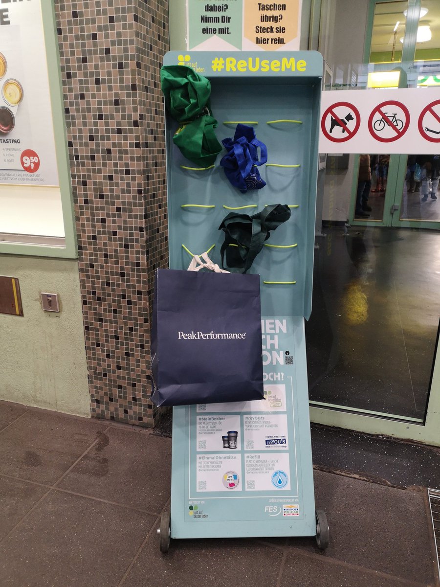 rollenplus's tweet image. @rollenplus Klasse Idee mit zwei einfachen TPE Rädern