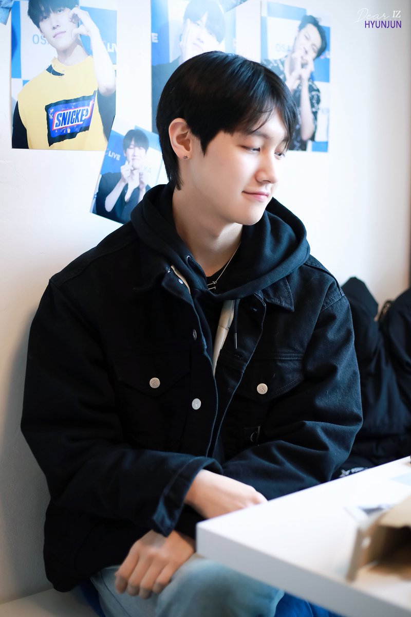 IZ_DearIZ's tweet photo. 221220 아이즈(IZ) 현준
너무 귀여운 표정❣️
입꼬리 무슨 일이야~

#현준 #HYUNJUN #아이즈 #이현준 #bandIZ #밴드아이즈 #guitarist #아이즈기타 #이다정 #이현준_너로_피어나는_겨울 https://t.co/CnCnFR6ntP