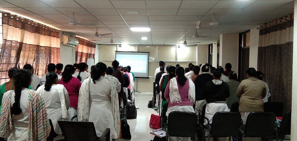 AmreliHealth's tweet photo. માતા અને બાળ કાર્યક્રમ અંતર્ગત અમરેલી જિલ્લા આરોગ્ય વિભાગના સુપરવાઇઝરશ્રીઓ સાથે સમીક્ષા બેઠકનું આયોજન કરવામાં આવેલ. જેમાં સગર્ભામાતાની કાળજીઓ રાખવા, બાળકોનું રસીકરણ સુદ્રઢ કરવા માર્ગદર્શન તેમજ સુચનાઓ આપવામાં આવેલ. @ddoamreli @CollectorAmr @ArunKum11959838 @OfficerIec @NHMGujarat https://t.co/U9fxO9dukm