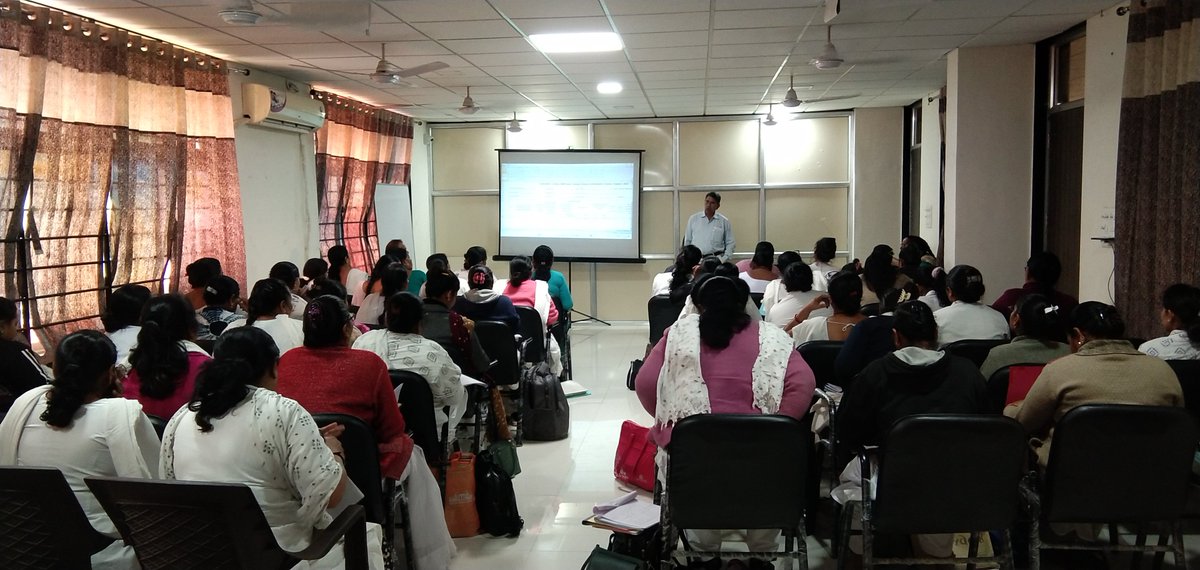 માતા અને બાળ કાર્યક્રમ અંતર્ગત અમરેલી જિલ્લા આરોગ્ય વિભાગના સુપરવાઇઝરશ્રીઓ સાથે સમીક્ષા બેઠકનું આયોજન કરવામાં આવેલ. જેમાં સગર્ભામાતાની કાળજીઓ રાખવા, બાળકોનું રસીકરણ સુદ્રઢ કરવા માર્ગદર્શન તેમજ સુચનાઓ આપવામાં આવેલ. <a href="/ddoamreli/">DDO Amreli</a> <a href="/CollectorAmr/">Collector & DM Amreli</a> @ArunKum11959838 <a href="/OfficerIec/">IEC: SBCC cell-Gujarat</a> <a href="/NHMGujarat/">NHM Gujarat</a>