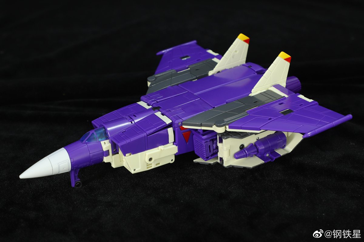 BombusbeeNet's tweet image. 【Picture Upgarde】Star Toy ST-01 Blitzwing

Get It Here:
bombusbee.net/_p5004.html

#StarToy #st01 #Blitzwing #transformers #transformersg1 #transformerstoys #transformersmovie #transformerscollector #transformerscollection #transformersmasterpiece