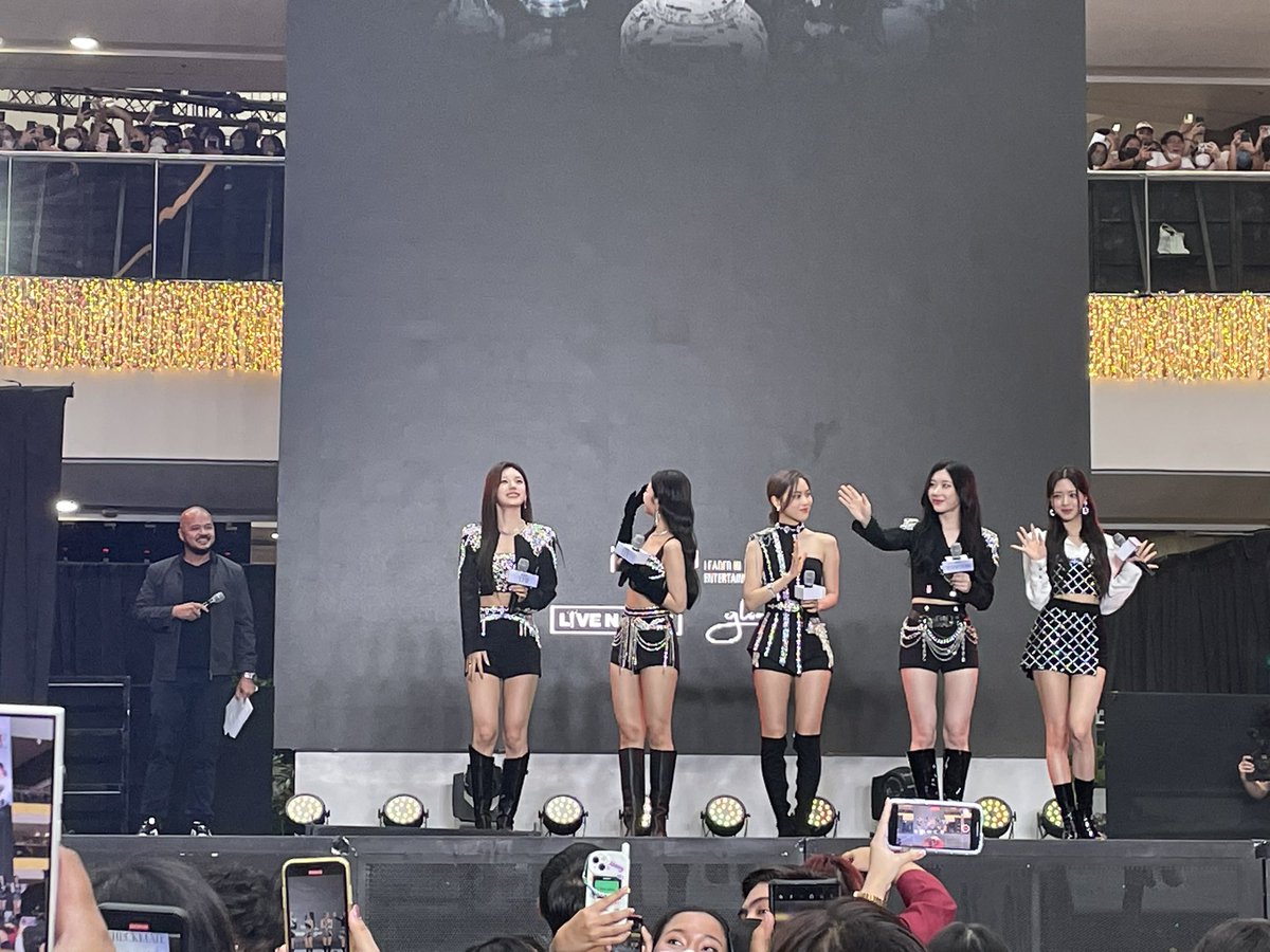 Rappler on Twitter ".ITZYofficial is here! Yeji, Lia, Ryujin