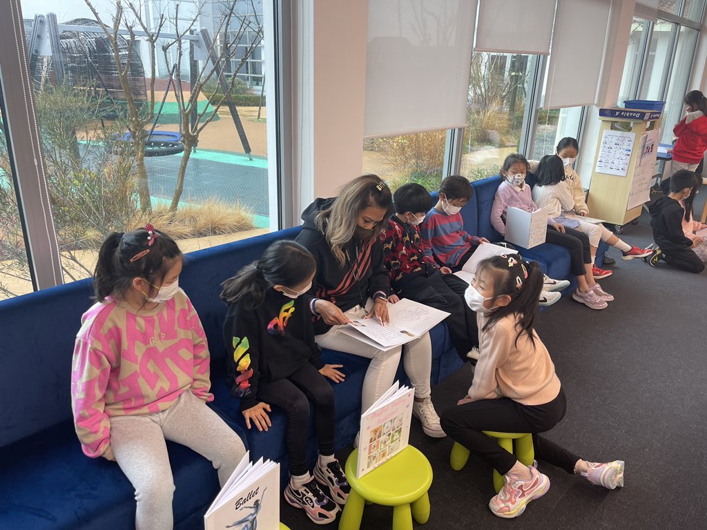 teachbk27's tweet photo. Our G3 Publishing Party was a great success. Kids worked hard on their informational books and were so proud to share with the G2s! #tcrwp #PDESrocks @SASchina https://t.co/YRAbXaoLVp