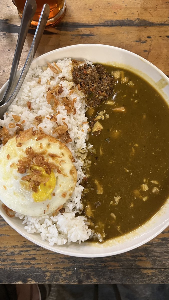 hvbnthvg's tweet photo. kemarin tanggal 12 (kebetulan tanggal yang sama) gowes lagi ke @warpopski dari Cilandak pilih rute yang aman dari macet

abis pesen makan di kasir Bang Popo bilang: nanti kalo mau nambah minum bilang aja ya (mungkin karena liat gue keringetan 🤣)

mau say hi juga ke @REBELLIONIK https://t.co/wi6odN2Pmj