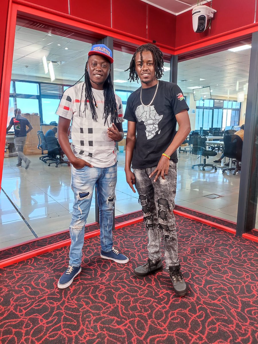 Plans za Wikendi ni gani watu? 
#VybeAYard 11am-3pm with <a href="/deejaypatiz/">DEEJAY PATIZ</a> <a href="/SpapaDeh/">SPAPA DEH</a>