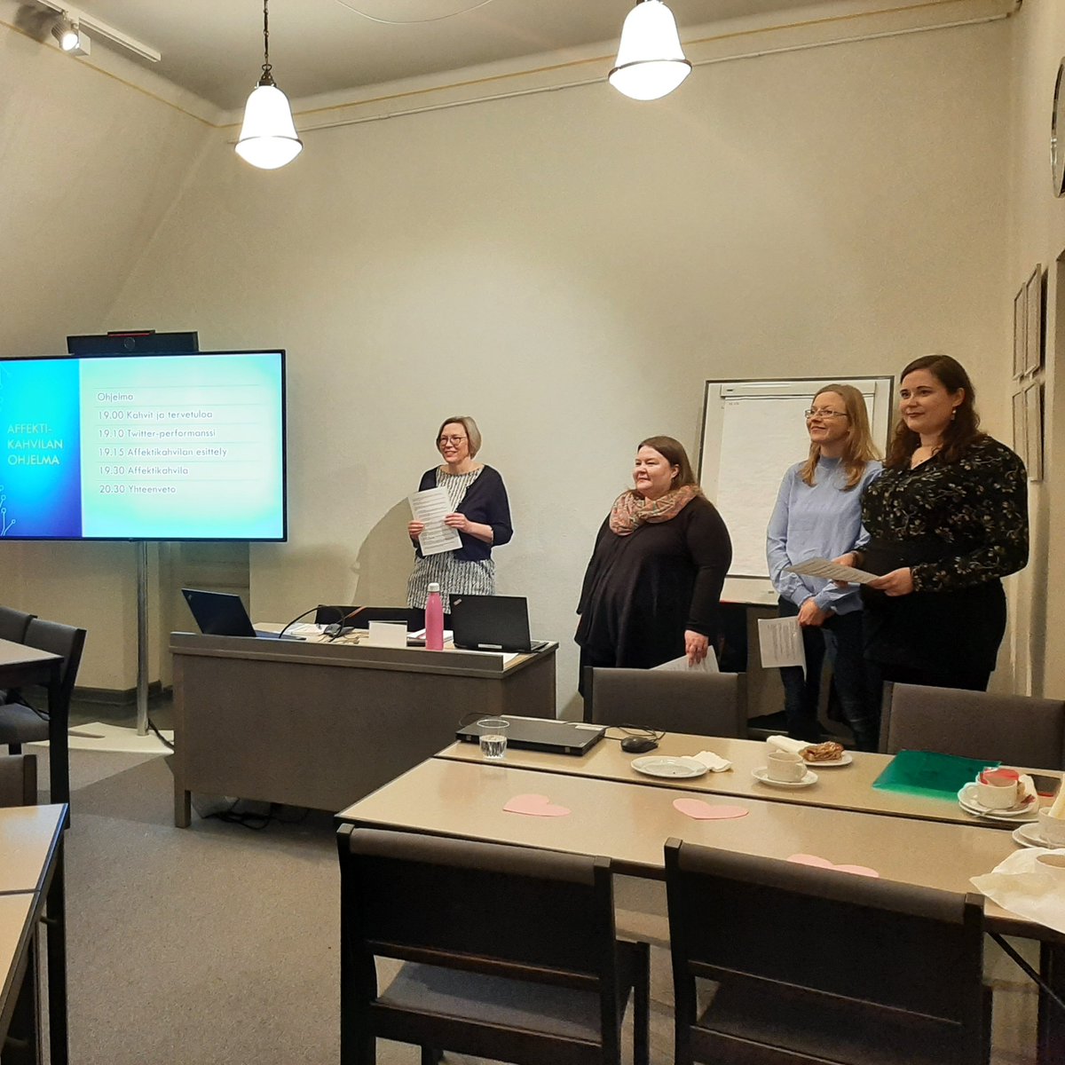 Lämmin kiitos Affektikahvilaamme osallistuneille! ❤ Twitter-performanssimme synnytti antoisaa keskustelua tieteestä ja tunteista. #tieteidenyö #affektikahvila #tiedejatunteet <a href="/KoneenSaatio/">Koneen Säätiö</a>