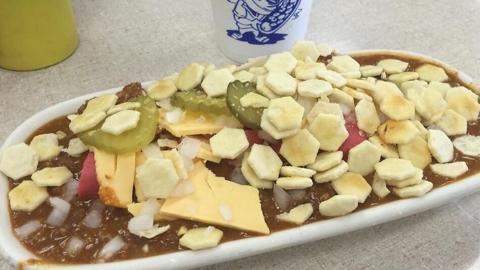 RegionalUSFood's tweet photo. Scrambled dog (Columbus, GA) — a thin hot dog smothered in chili and topped with oyster crackers, pickles, and coleslaw. A specialty of Dinglewood Pharmacy https://t.co/IEdafnkodt
