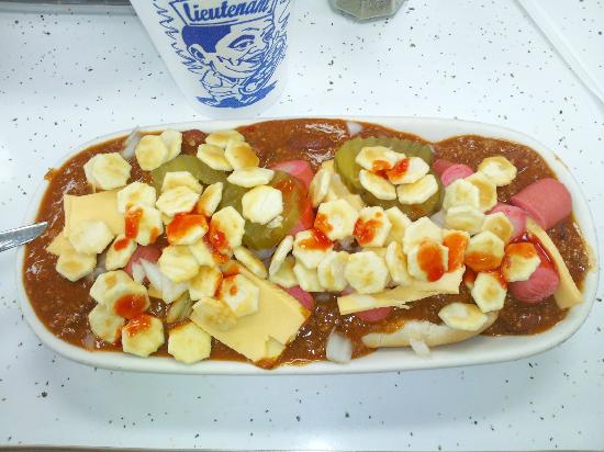 RegionalUSFood's tweet photo. Scrambled dog (Columbus, GA) — a thin hot dog smothered in chili and topped with oyster crackers, pickles, and coleslaw. A specialty of Dinglewood Pharmacy https://t.co/IEdafnkodt