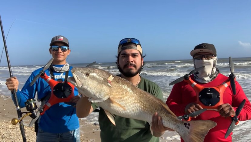 Drone Fishing Master of the week! 
Brain with his shark team made a fishing trip at Texas Gulf Coast near Galveston/Bolivar beach. They used FD1 to deploy large baits 300-400 yds to catch this large bull red.  #shark #sharkfishing #beach #dronefishing