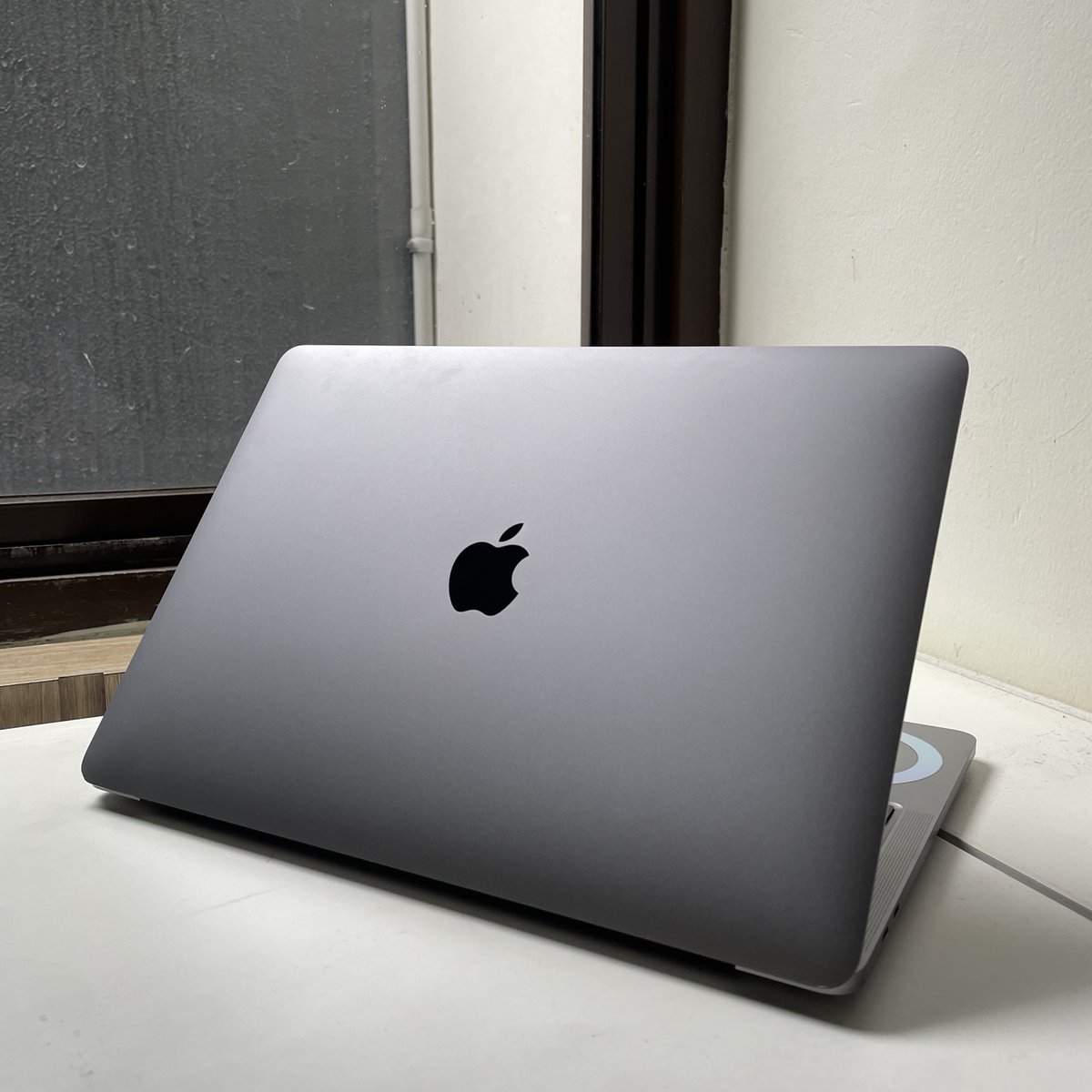 eltinodavid's tweet image. For sale:
Macbook Pro 13" 2020 i5 16GB SSD512 2nd
CC 390

Kelengkapan: komplit charger, box, dll
Minus:
Beberapa dent di bagian laptop(detail via WA)
Kadang agak delay ketika baru On screen setelah mode Sleep

#jualmacbook #jualmacbookprosecond #jualmpb