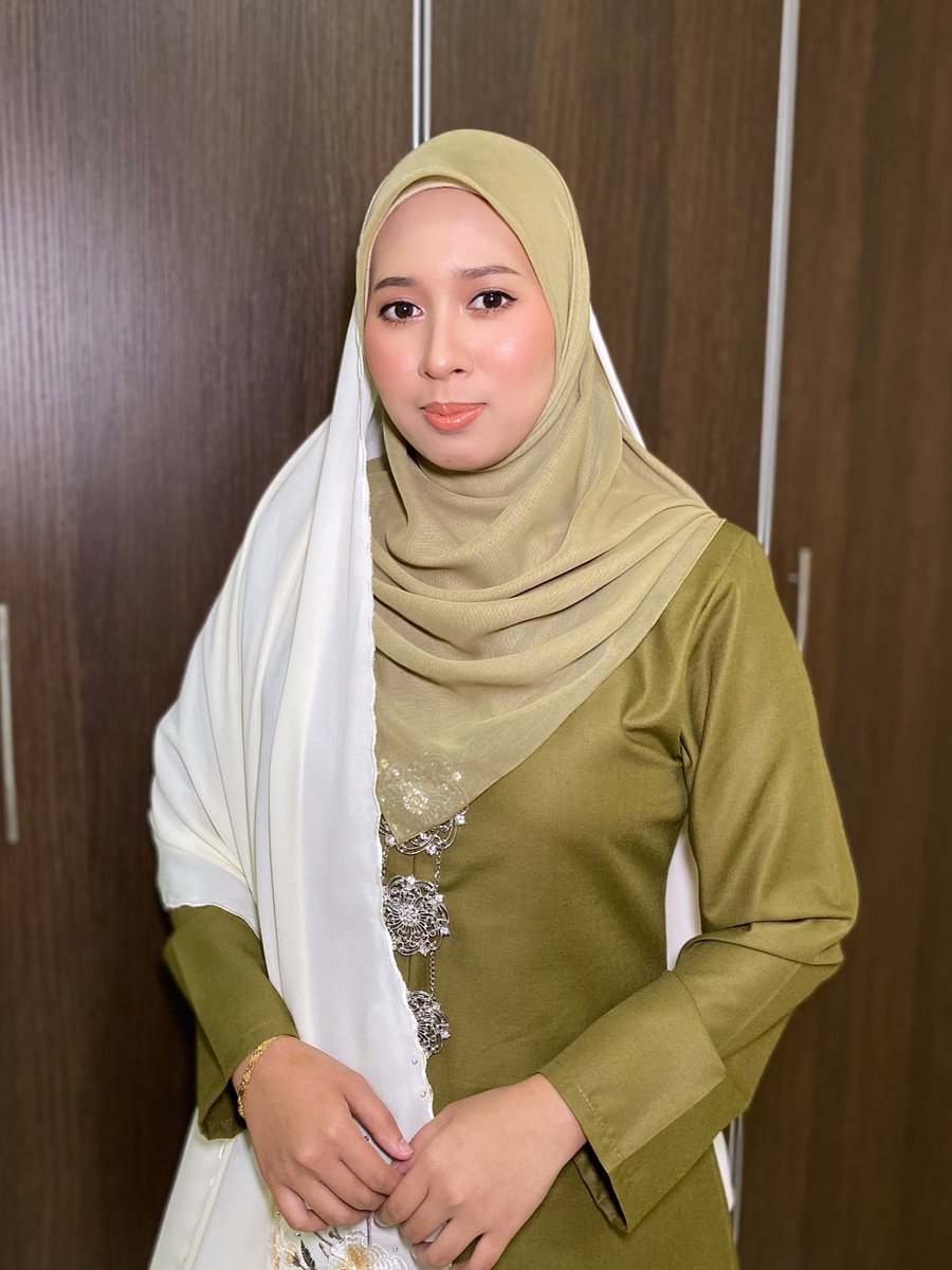 atendoesmakeup's tweet photo. nk clearkan space baru perasan client yg ni tak pernah post gmbr haha ampun walaupun tahun lps punya π
ππ»
.
#muabangi #makeuptunang #muakajang #muaputrajaya #muacyberjaya #muasengkil #muasepang #muanilai https://t.co/HjYjZ3wfyR