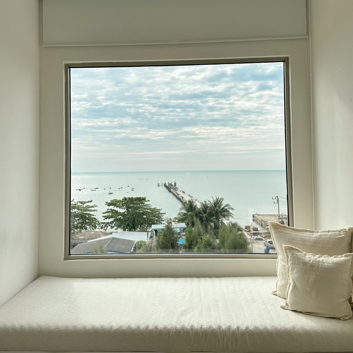qakkab_'s tweet photo. ที่พักเปิดใหม่บางแสน Zuwala Hotel มาแรงมาก เราก็จองตามไปเลอ good vibes, good mood&amp;tone สุด ๆ ถ่ายตรงไหนก็สวย 🚤🫧 https://t.co/BwFdTOUh1Z