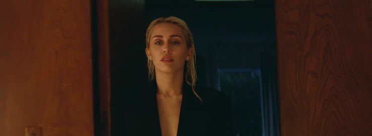 OCHannahMontana's tweet photo. Euphoria cinematographer Marcell Rev was the Director of Photography on Miley’s Flowers music video https://t.co/qd2vaX75hs