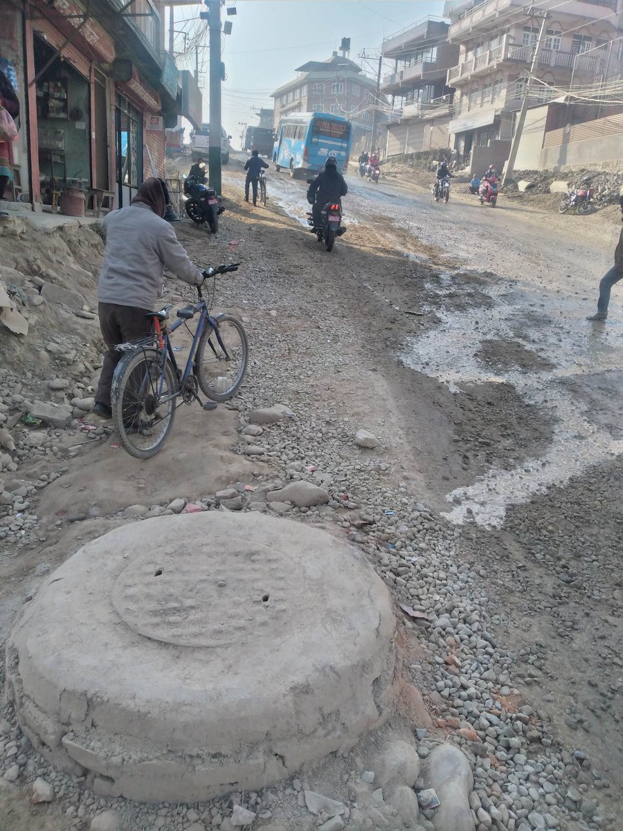 thisislamsal's tweet photo. काठमाडौँको सडकको दुरावस्था सुधार्न प्रयासरत उपप्रधानमन्त्री प्रकाशको पहल सकारात्मक छ । https://t.co/m8eaADElKV