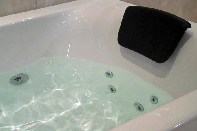 WhirlpoolBathUK's tweet photo. Win a luxurious bath pillow. Simply RT &amp; Follow 
@WhirlpoolBathUK

#FreebieFriday 
#fridayfeeling 
#CompetitionTime 
https://t.co/95N80H1btv https://t.co/PH4ha2WJy0