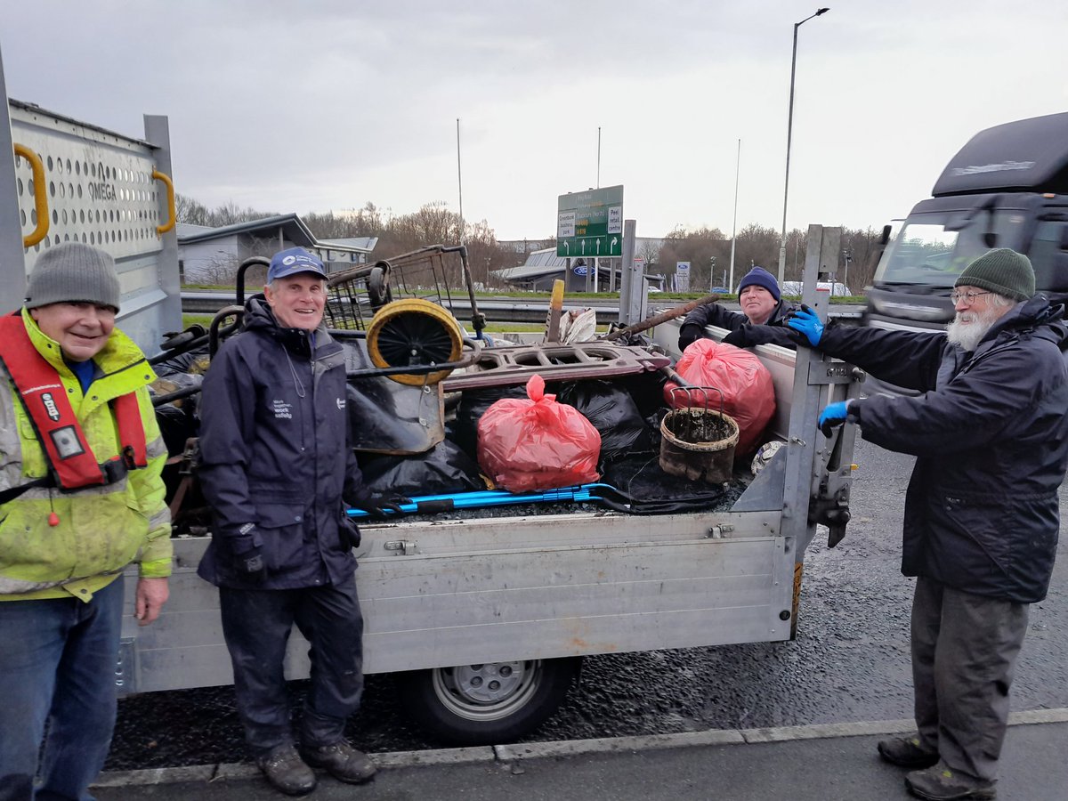 Yesterday our Blackburn group met up to take care of the litter problem near Peel Retail Centre. Continually impressed with how our volunteers continue to turn up despite the inclement weather. Well done team!

<a href="/CanalRiverTrust/">Canal & River Trust</a> <a href="/CRTNorthWest/">Canal & River Trust North West</a> <a href="/CRTBoating/">Canal & River Trust Boating</a> @CRTvolunteers